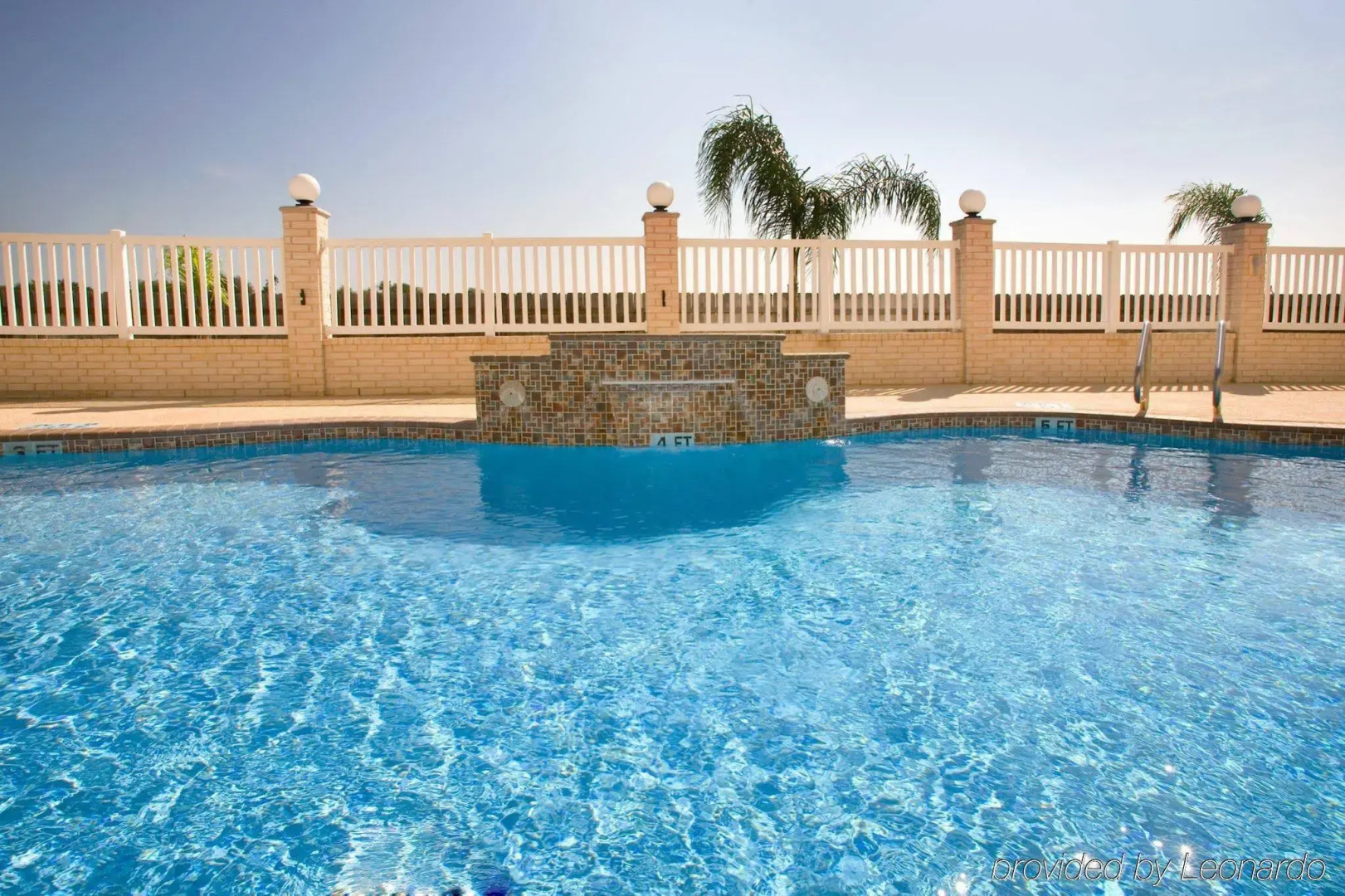 Holiday Inn Express Hotel and Suites Falfurrias