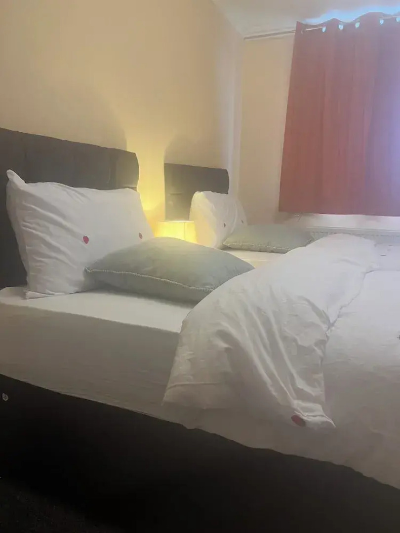 Cozy Basildon Retreat With 3 Bedrooms Free Parking