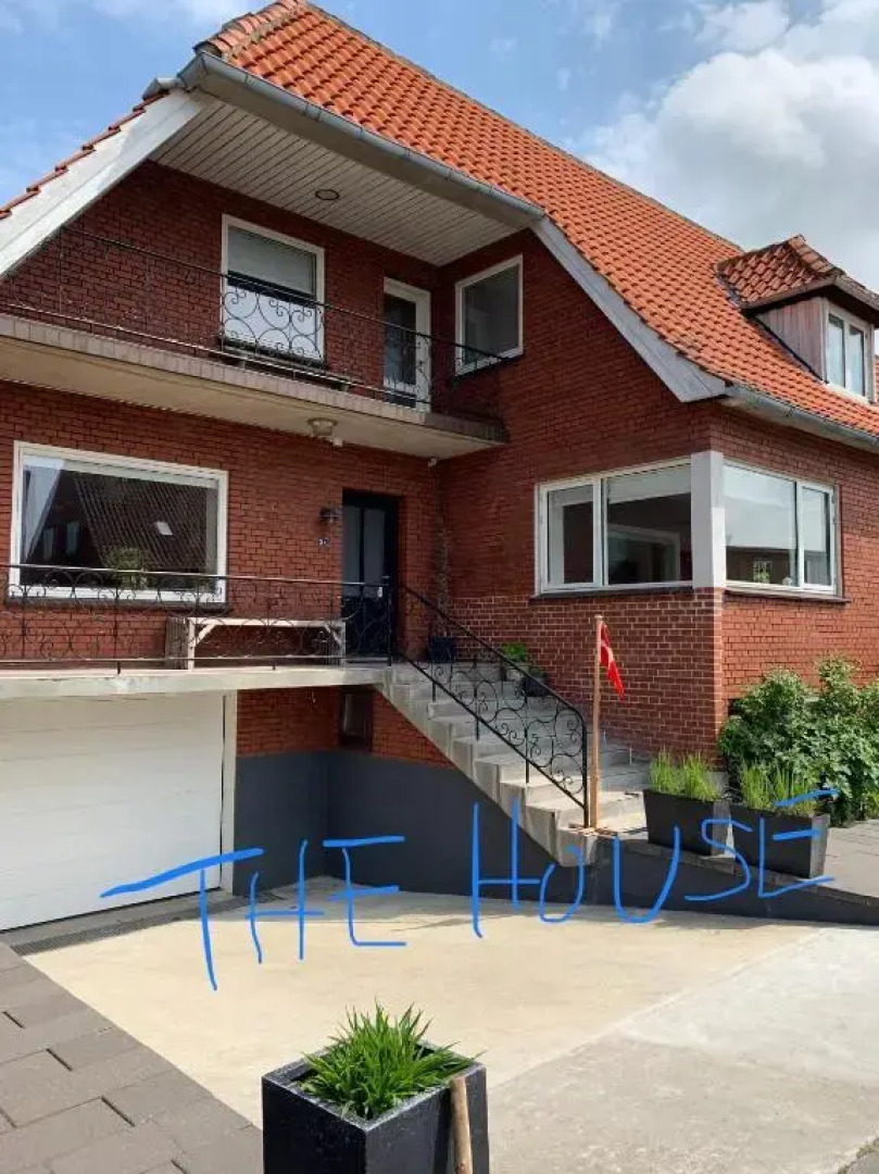 Selvbetjent lejlighed i centrum ved åen