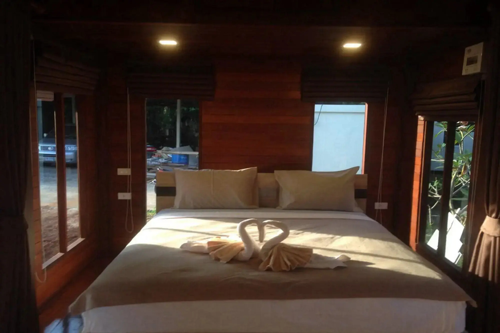 Check In & Chill Out Laem Sok Pier