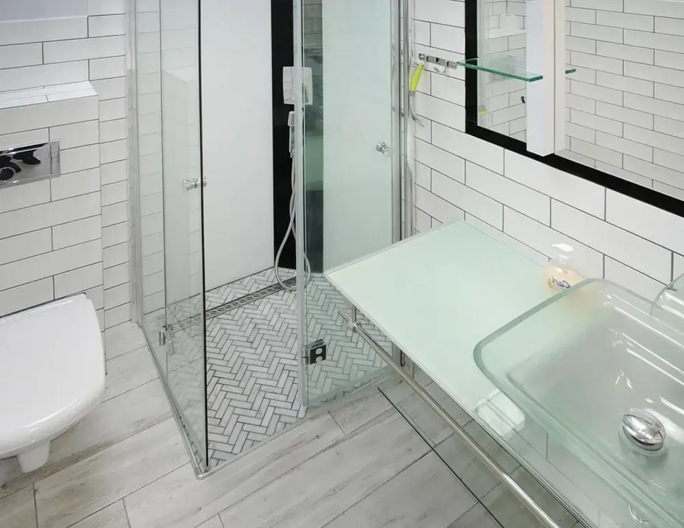 A Comfortable Holiday Home With a Swimming Pool and Jacuzzi in Miedzywodzie