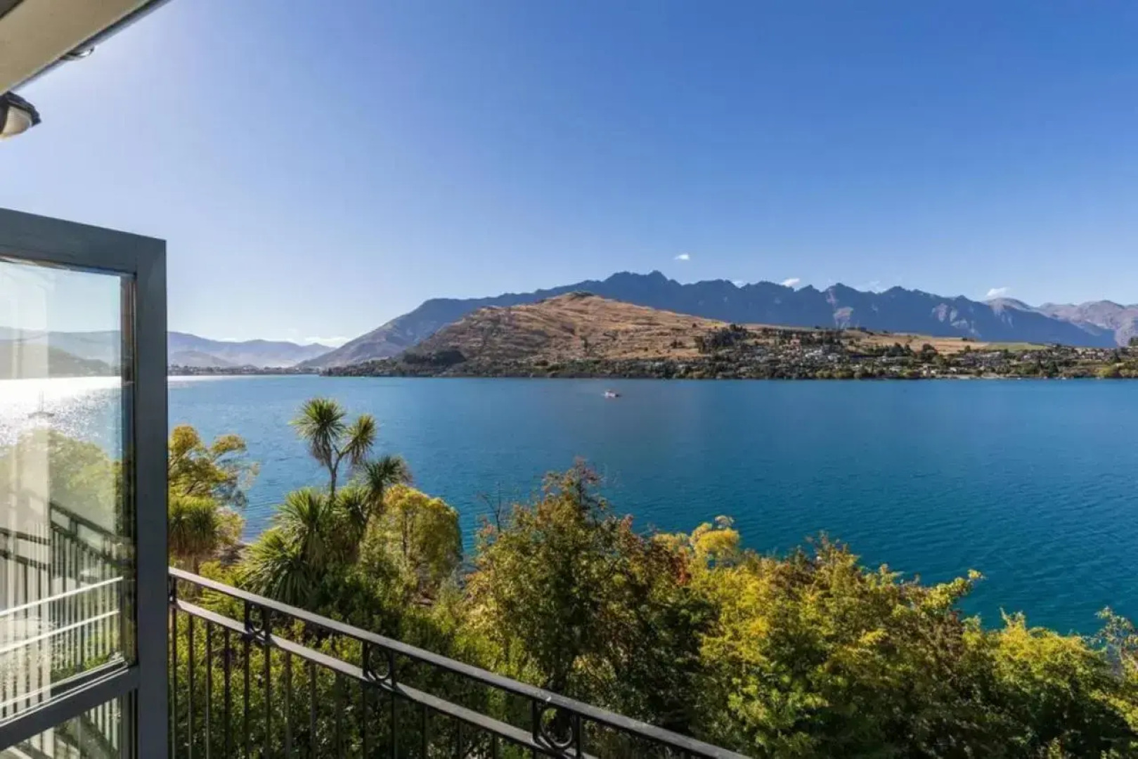 255 on The Lake - Lakefront Views and Close to Town