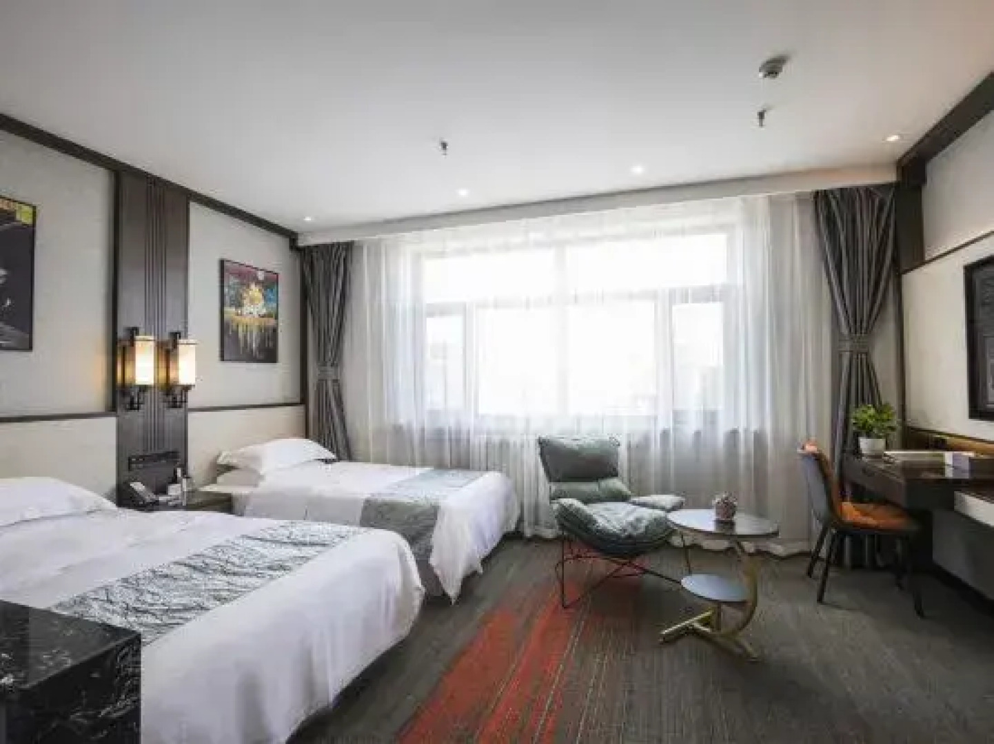 Heilongchen Business Hotel (Heihe Railway Station)