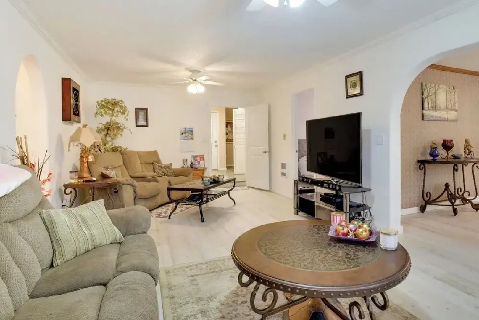 Salem Getaway w/ Hot Tub Near Parks & Boating!