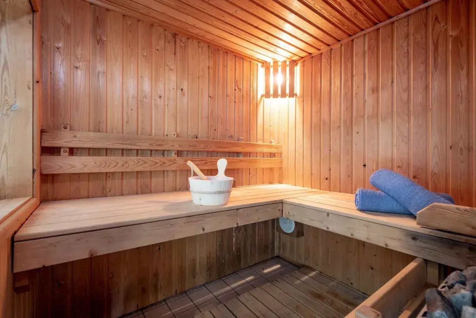 Luxury 6 Bed House With Pool