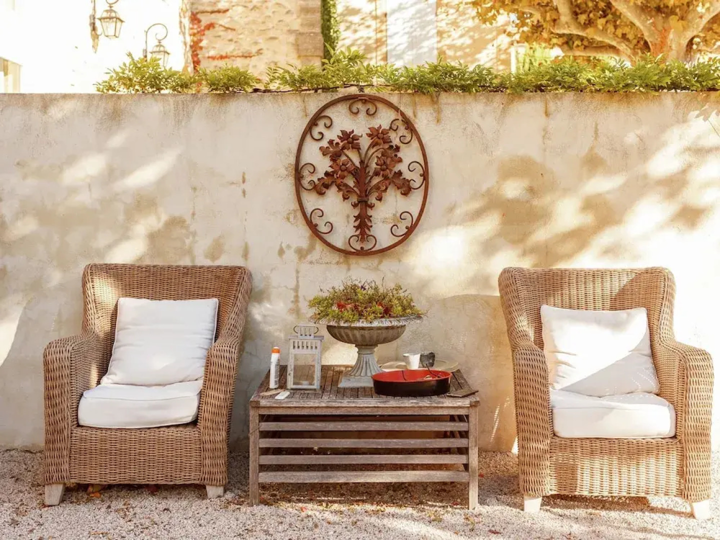 Spacious Castle in Jonquieres with Swimming Pool