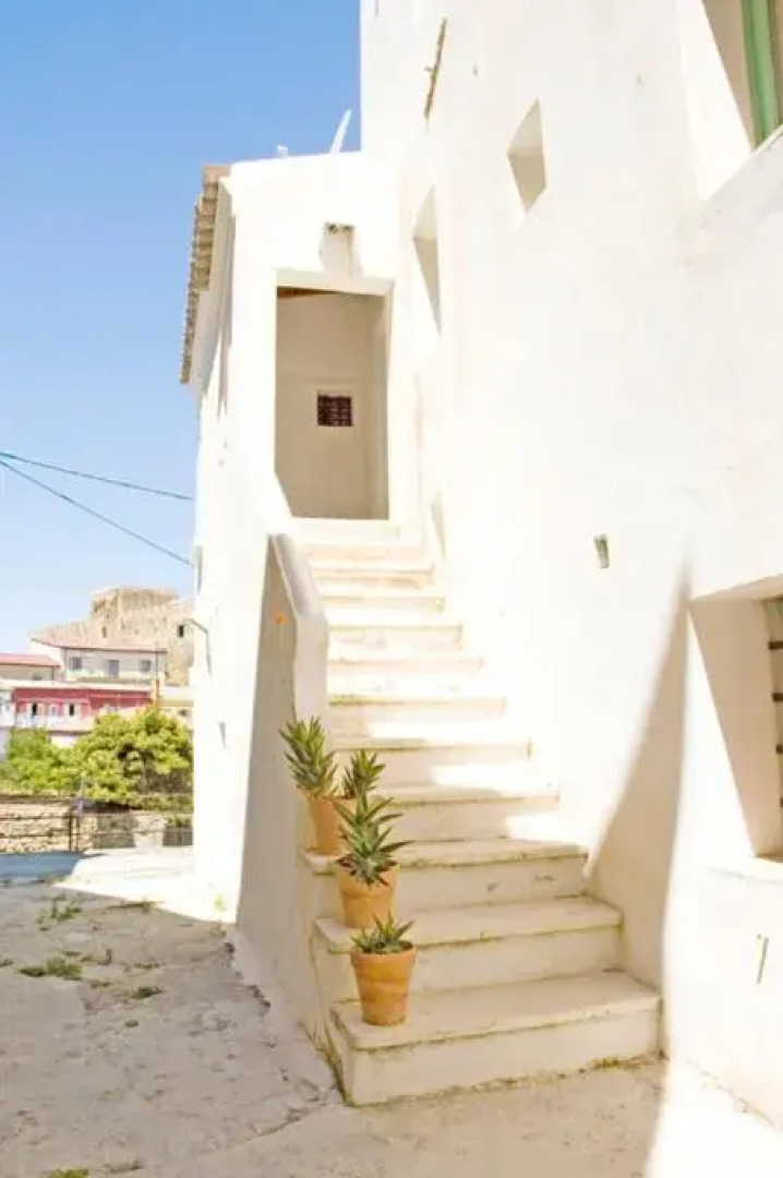 BORGO PETELIA, Casa Chiarotti, Antica casa con scala esterna