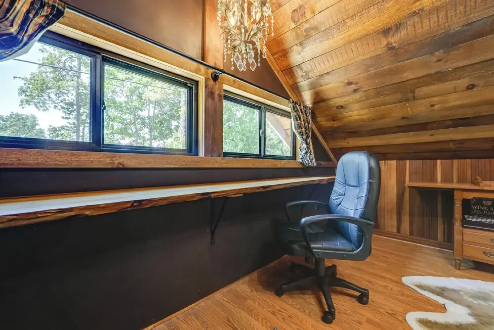 Dreamy Penrose Cabin w/ Panoramic Mountain Views