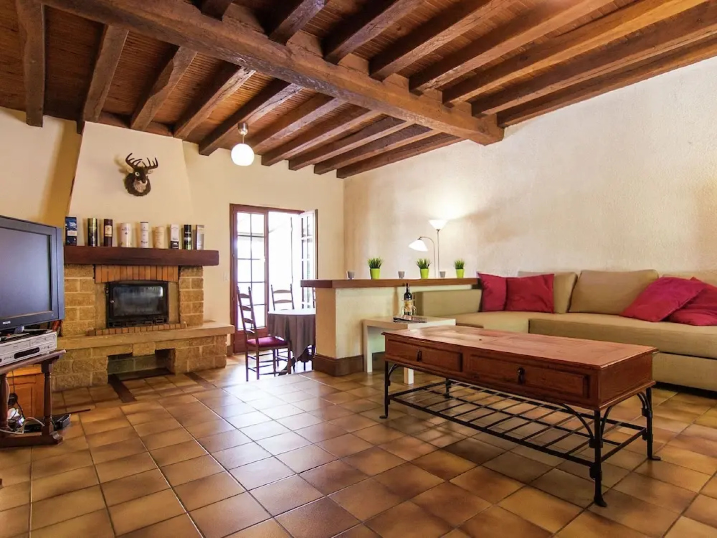 Cottage With Porch, Large Private Pool and Spacious Garden