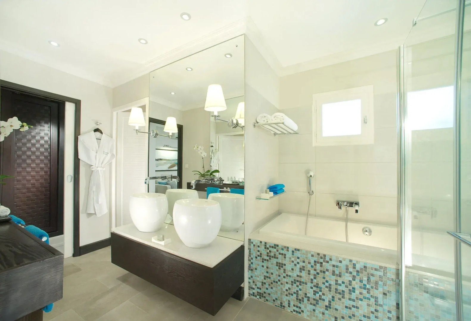 Отель Lux* Saint Gilles