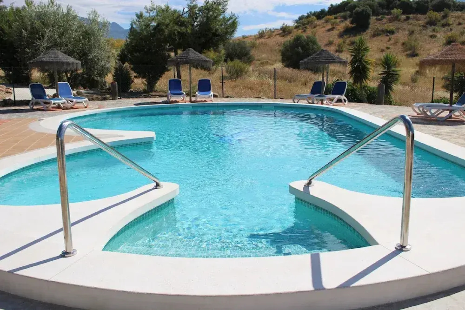 Serene Retreat in Lake Vinuela With Breathtaking Views