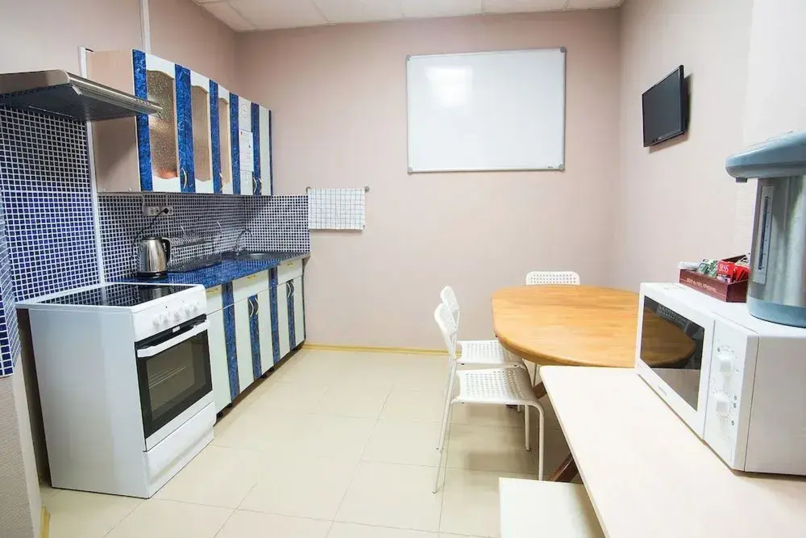 Like Hostel