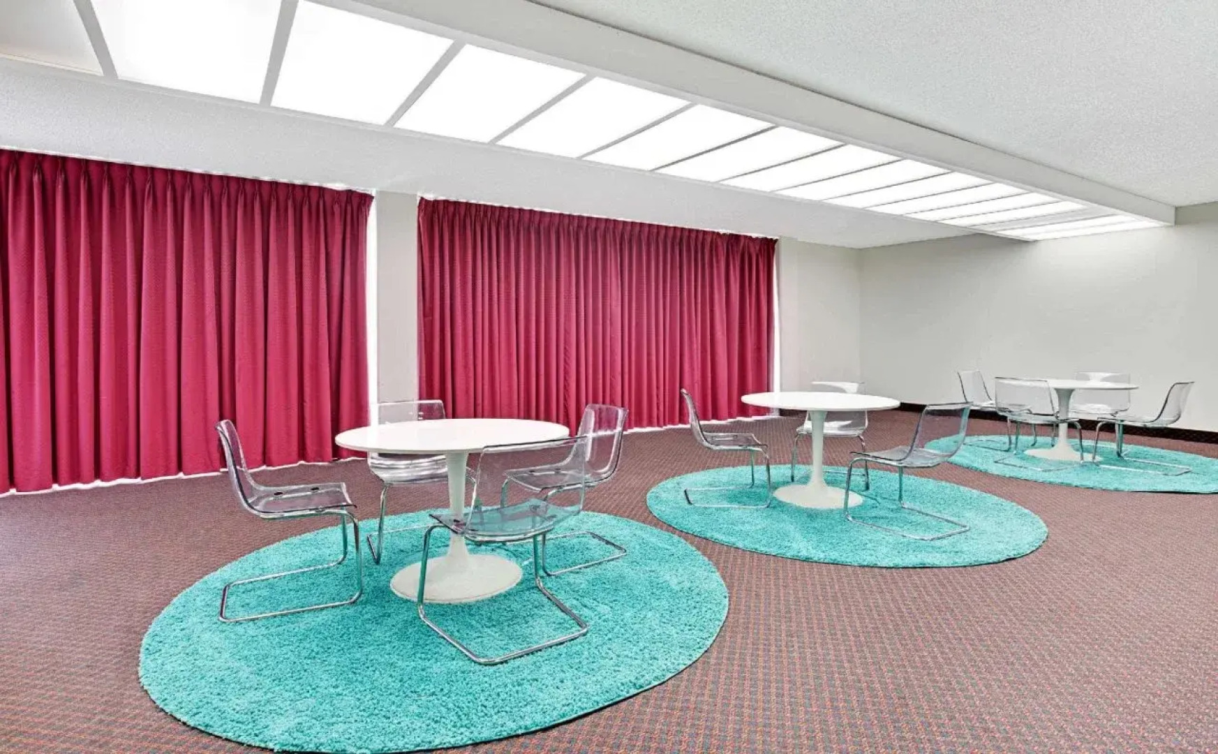 MC Pacific Inn & Suites