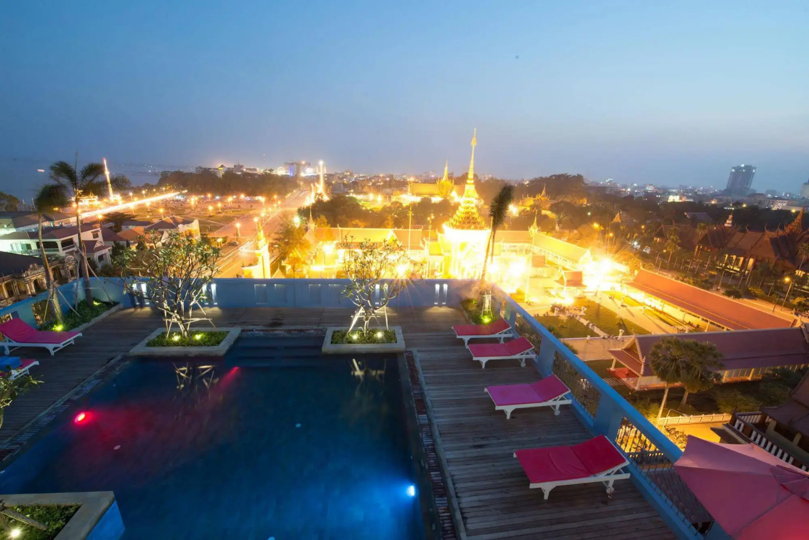 Frangipani Royal Palace Hotel