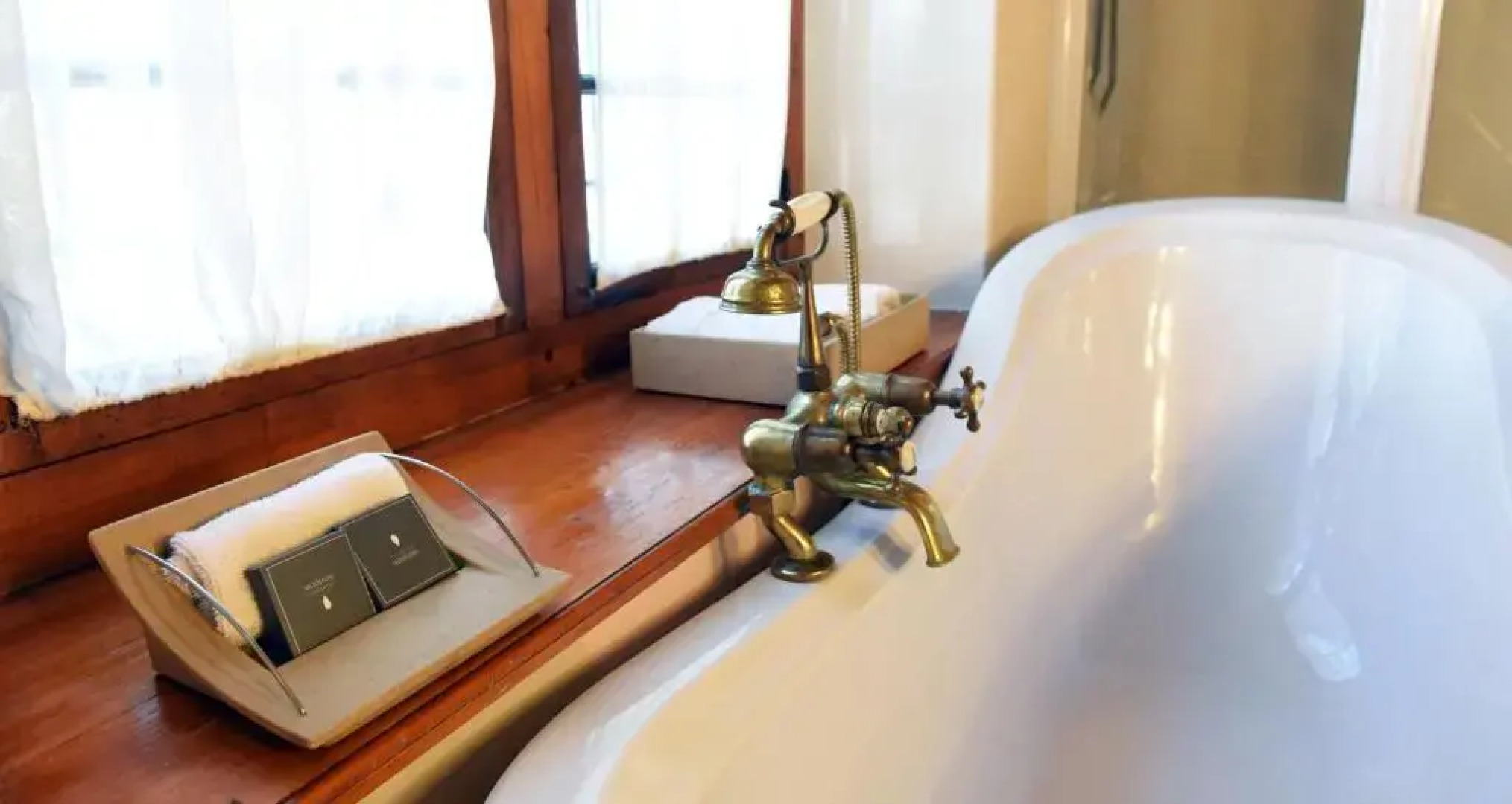 Rickety Bridge Manor House