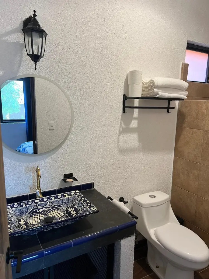 Casa Colonial en Pueblo Mágico by Adhoc