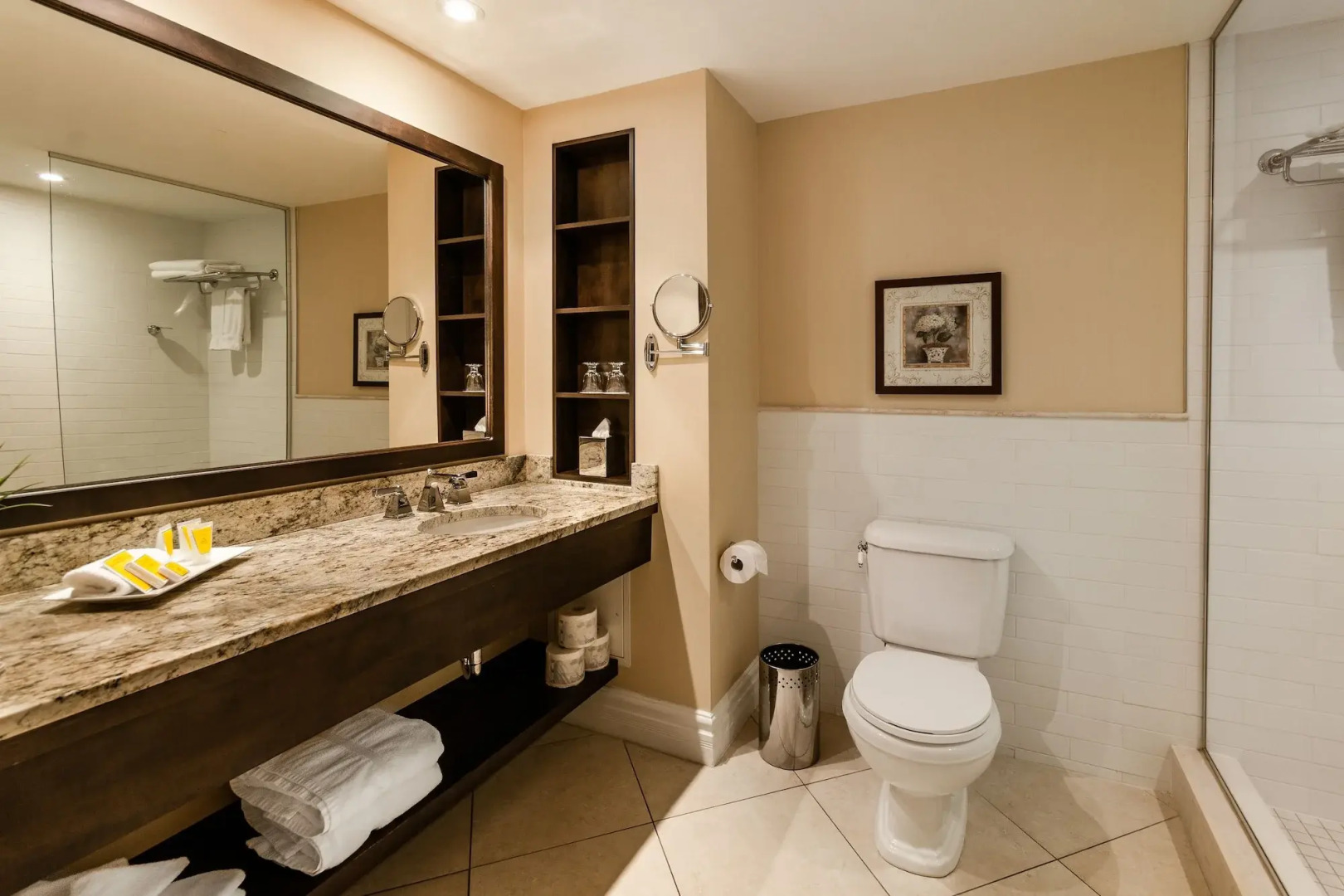 Le St-Martin Hotel & Suites Laval