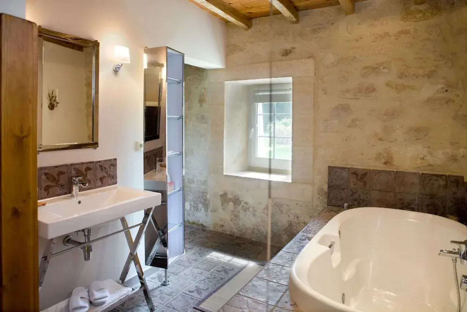 Château Latour Segur Suites & Spa