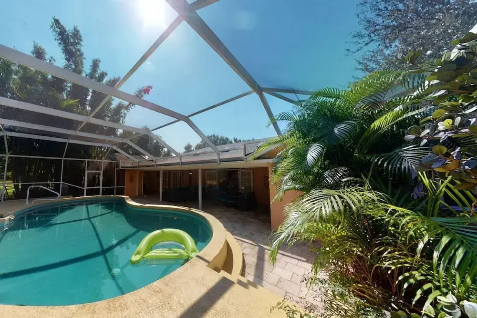 Sarasota Bay Pool Home