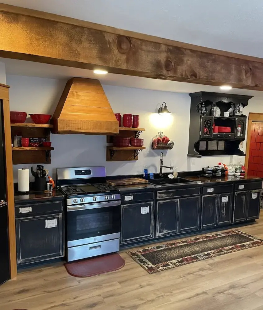 Nauti Otter Inn and Yurt Village