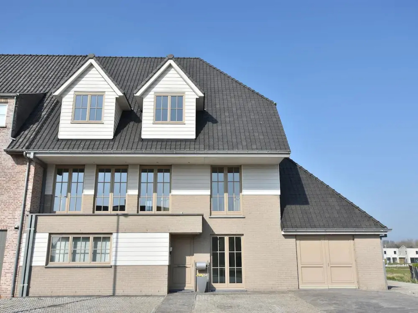 Spacious Holiday Home in Middelkerke with Hot Tub