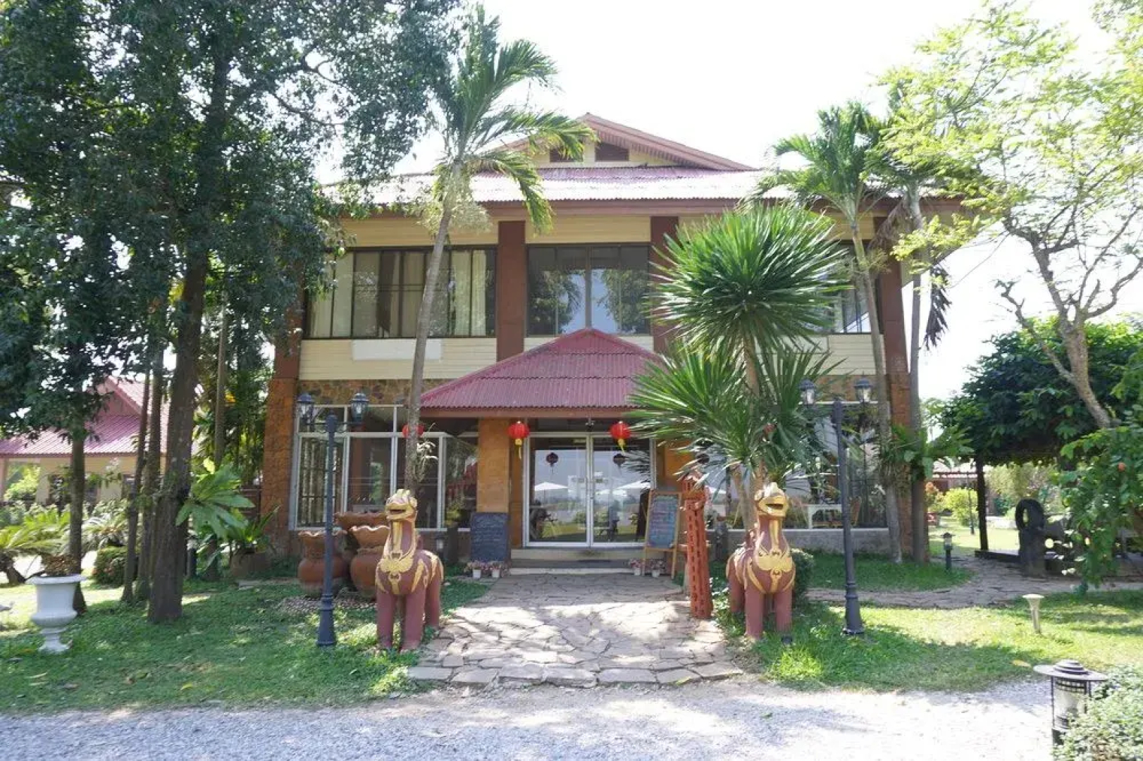 Uthai River Lake Resort