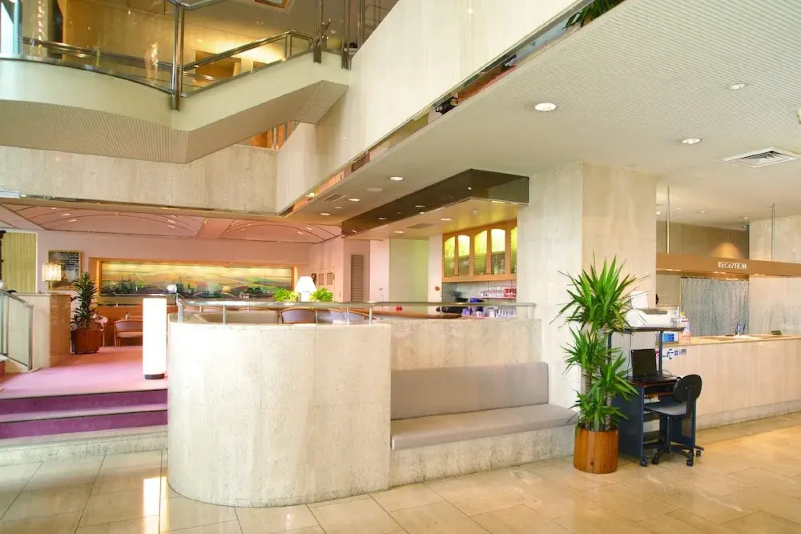 PLAZA EAST CABIN - Caters to men