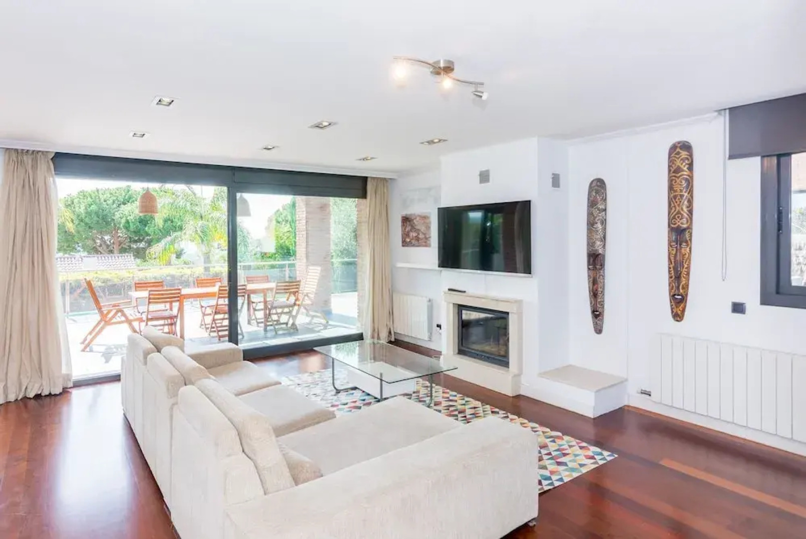 HomeHolidaysRentals Adonis