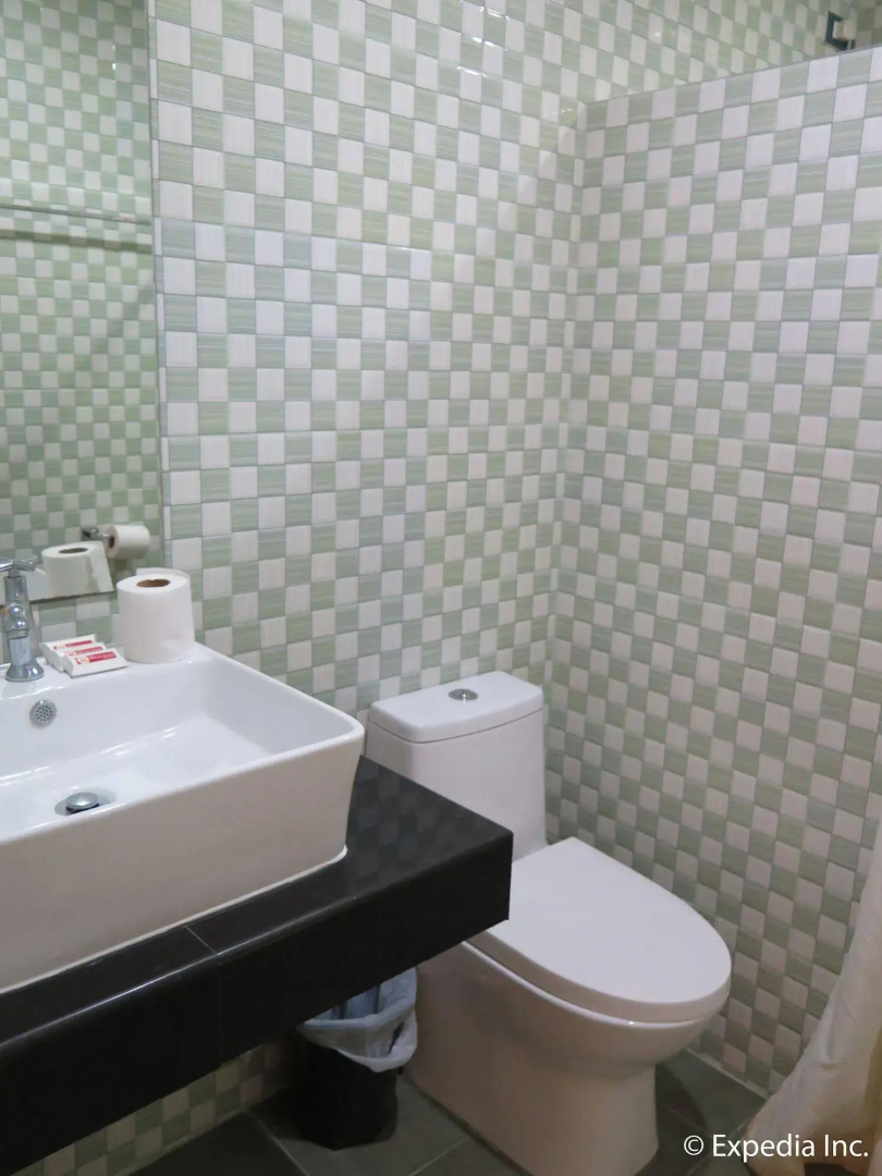 Royale House Hotel Davao powered by Cocotel