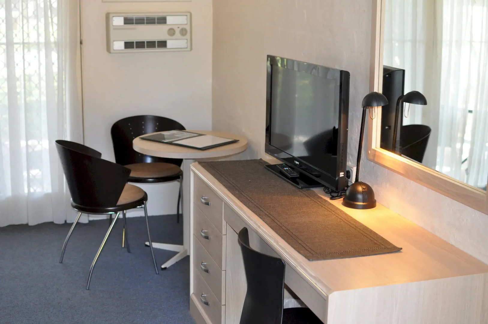 Black Dolphin Motel & Apartments