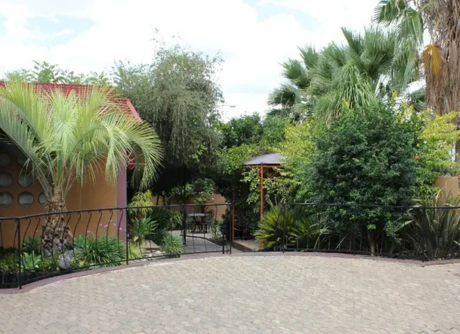 Hotel Pension Etambi