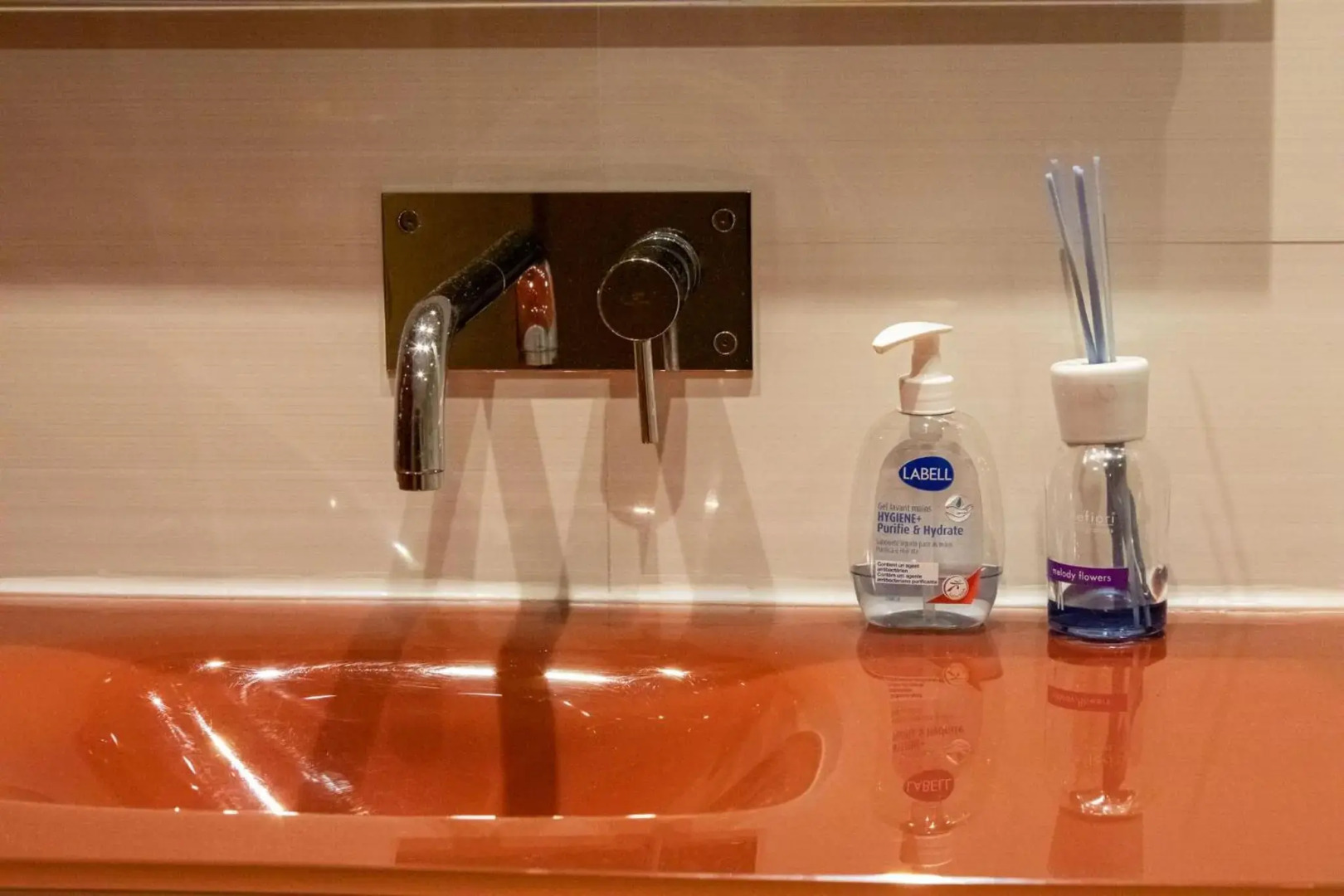 Lovely apartment near airport and Nations Park, with garage