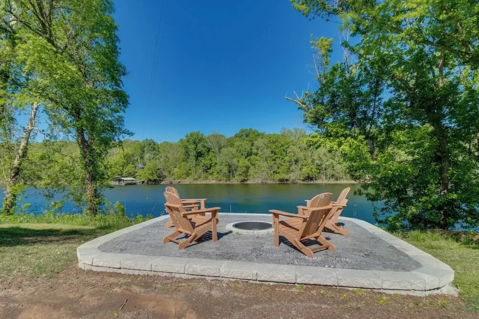 Fire Pit & Grill: Riverfront Home in Arkansas!