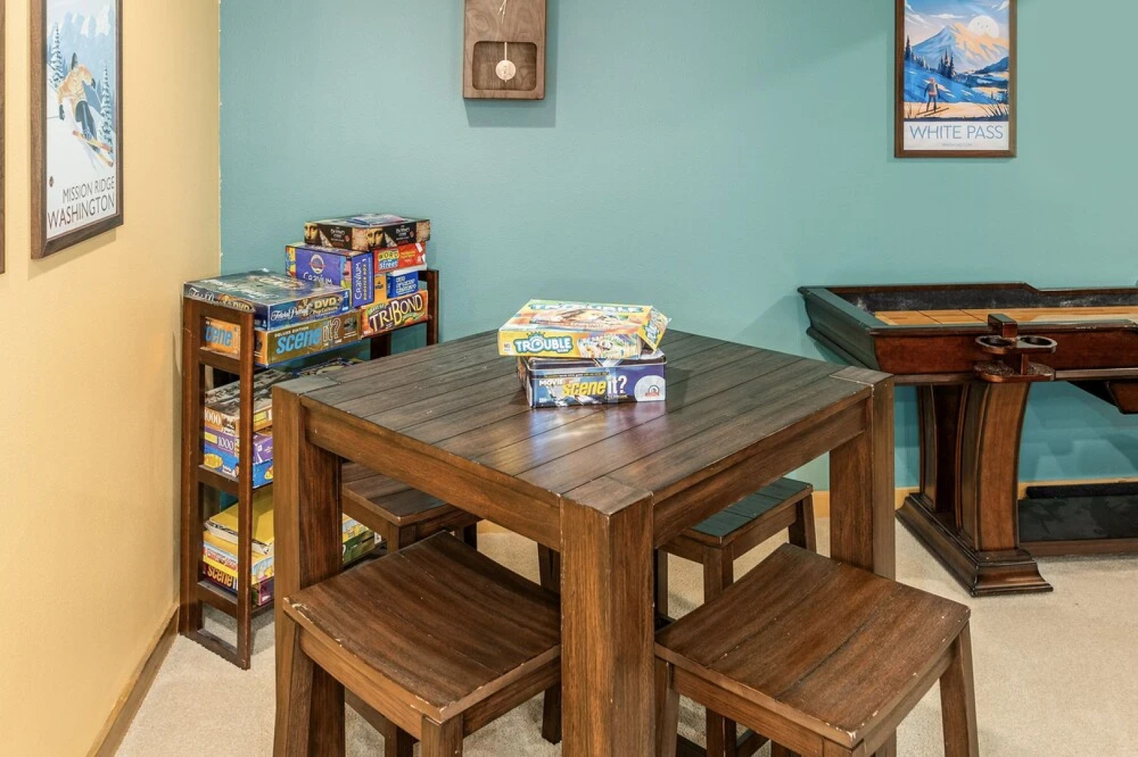 Peterson Acres 3 Bedroom Home by NW Comfy Cabins by RedAwning