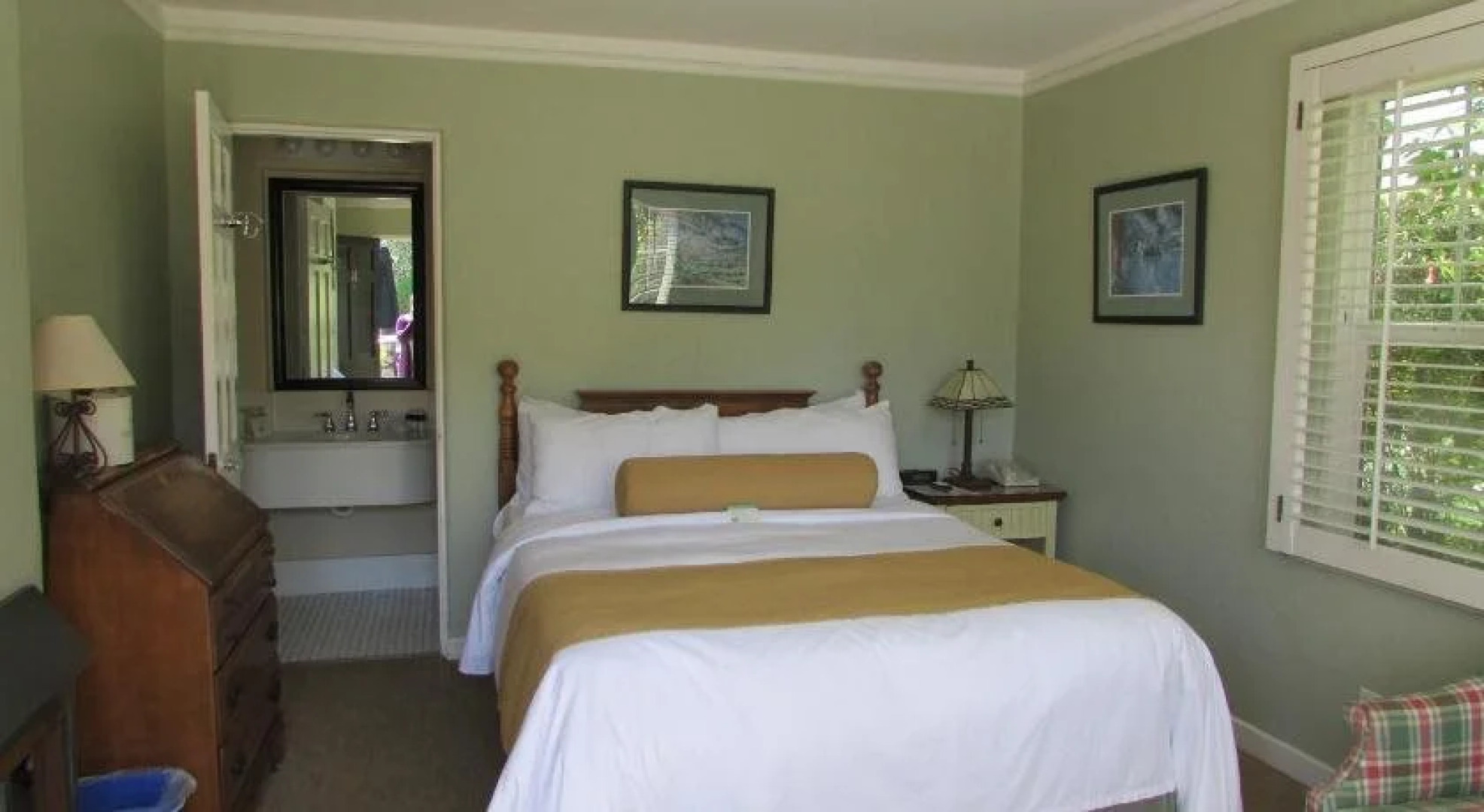 The Colonial Terrace