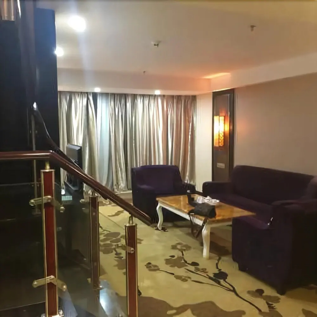 Jiade Huangguan Hotel