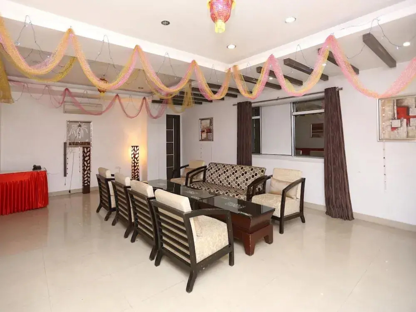 OYO 16004 Le Crescent