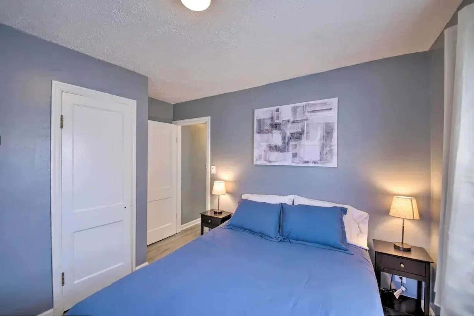 Walk to Speedway & Hall of Fame: Indianapolis Home