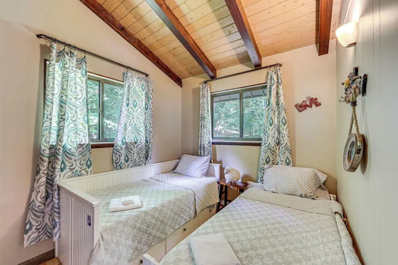 Walk to Alpine Lake: Terra Alta Cabin w/ Deck