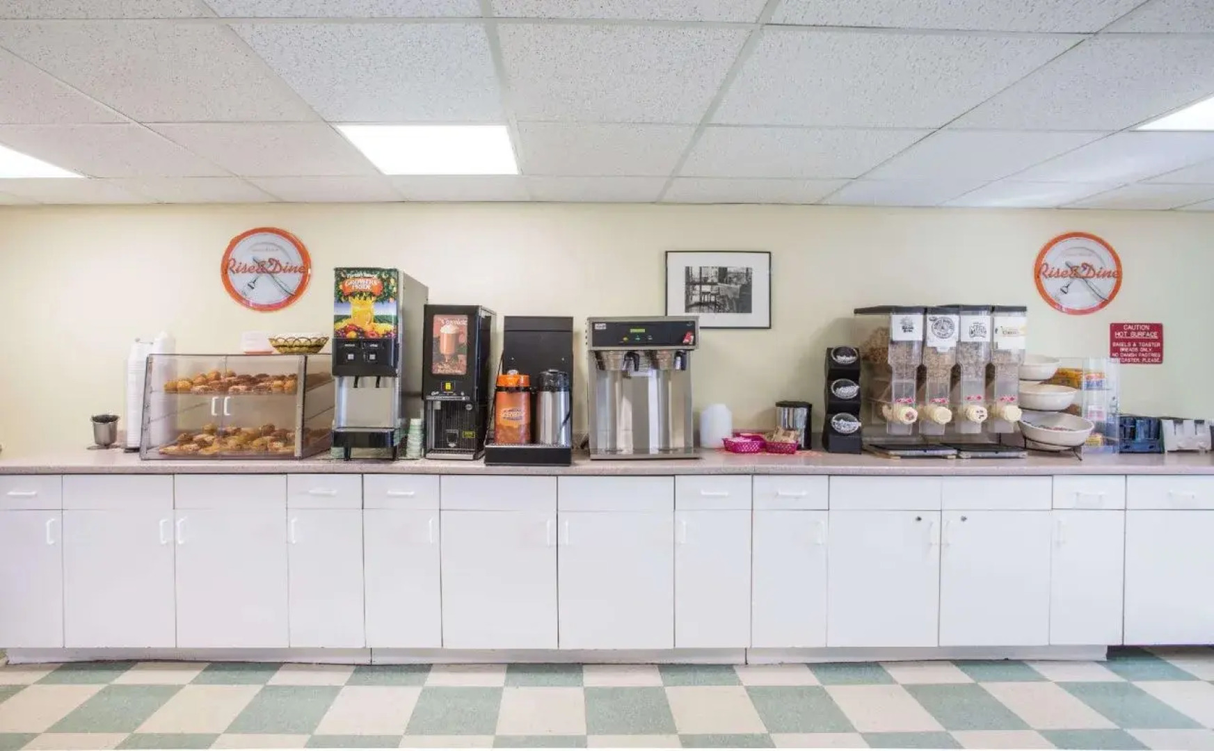 Howard Johnson Closest to the Falls and Casino