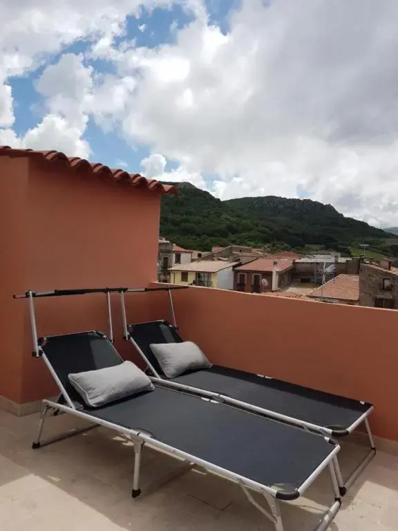 Authentic-large town villa in the historic center