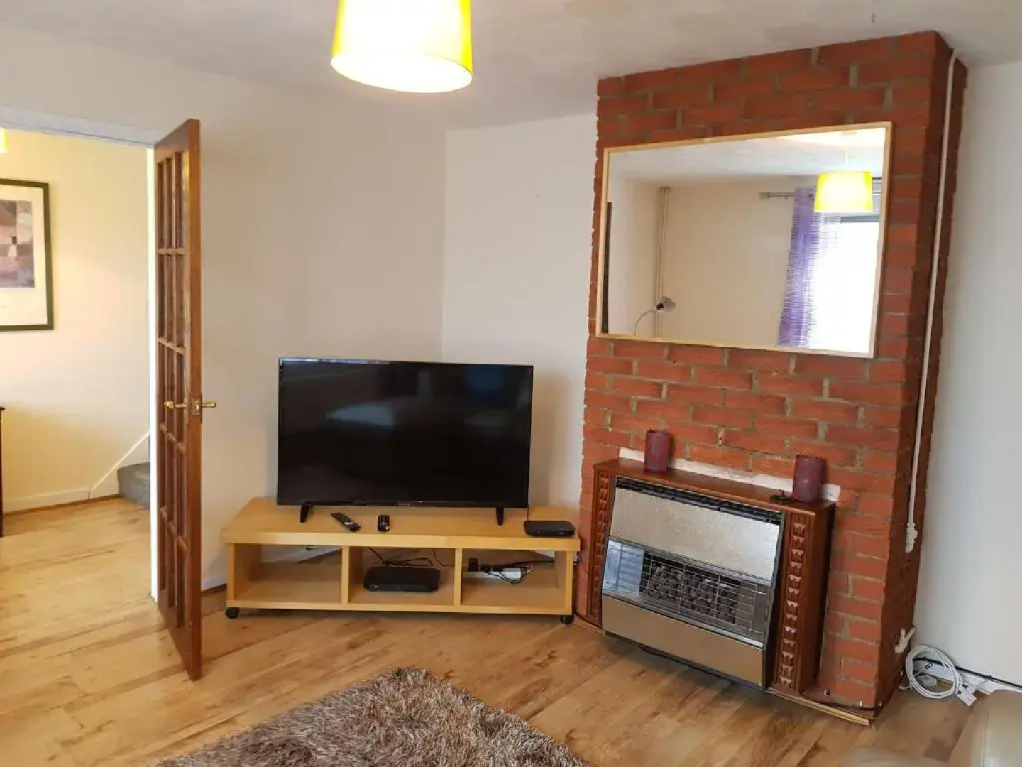 Eddiwick House - Huku Kwetu Dunstable -Spacious 3 Bedroom House- Sleeps 6 - Suitable & Affordable Group Accommodation - Business Travellers