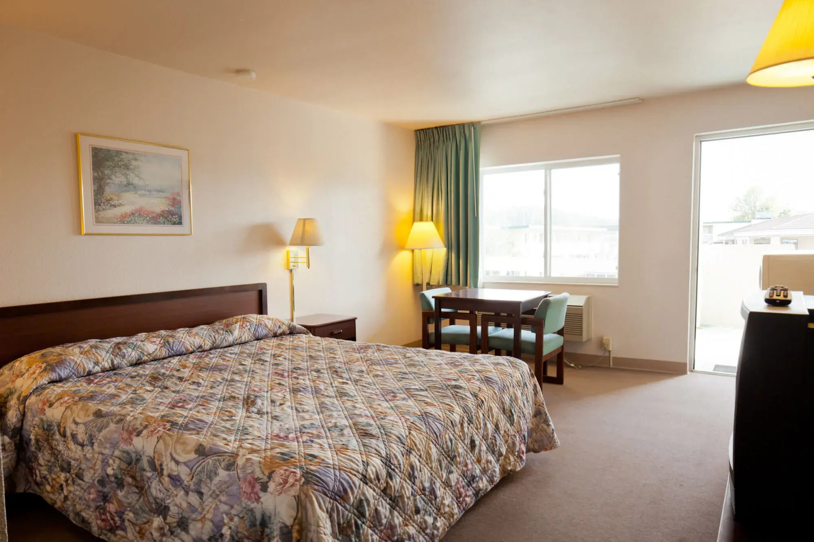 Benny's Colville Inn