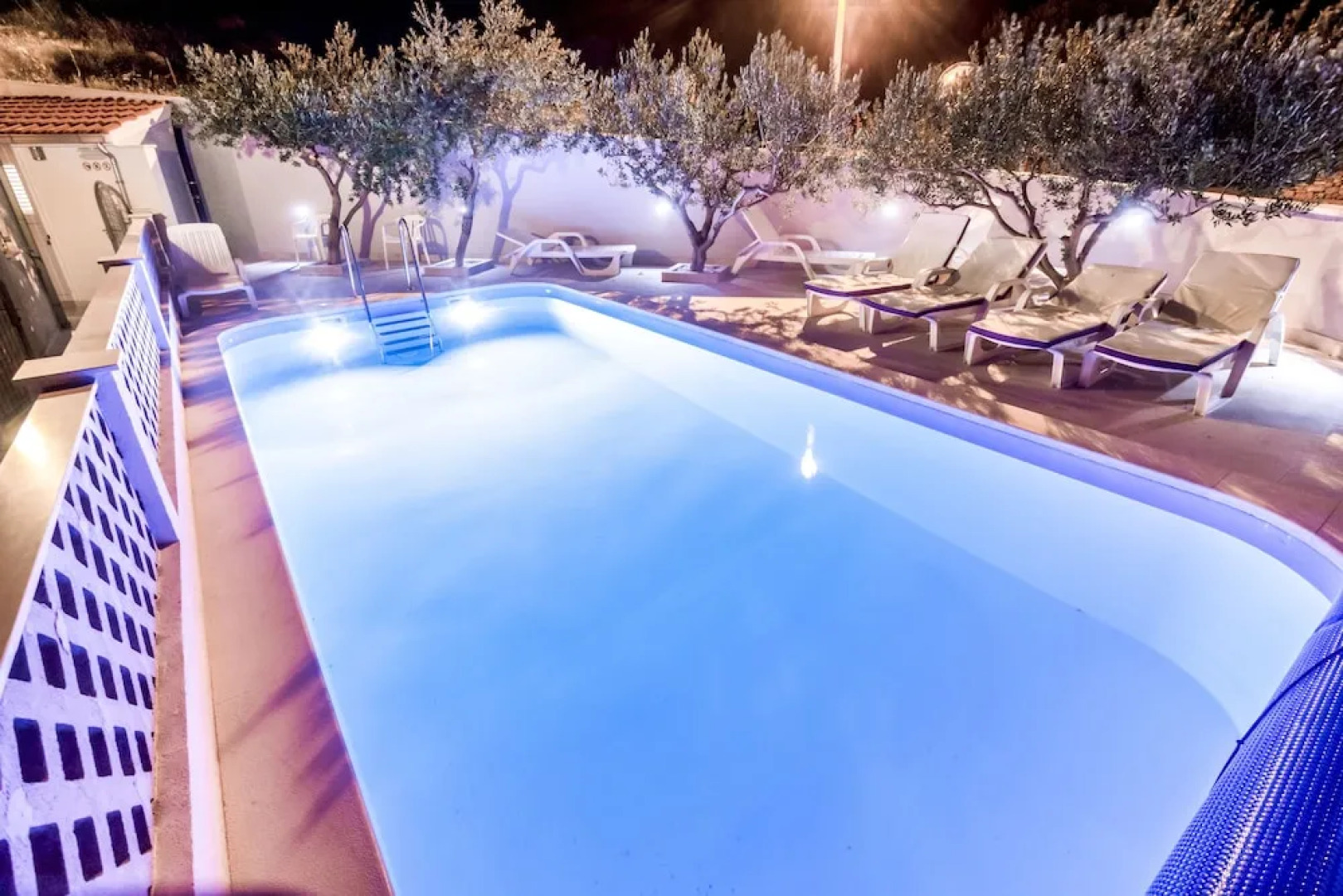 Bol Apartments Gospojica