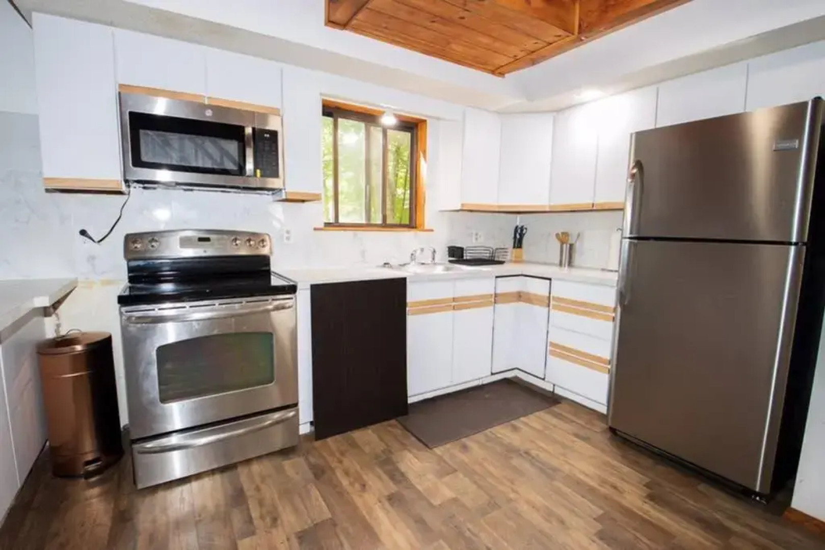 Entire 3 Bedroom Adventure Chalet, Near the best of the Poconos