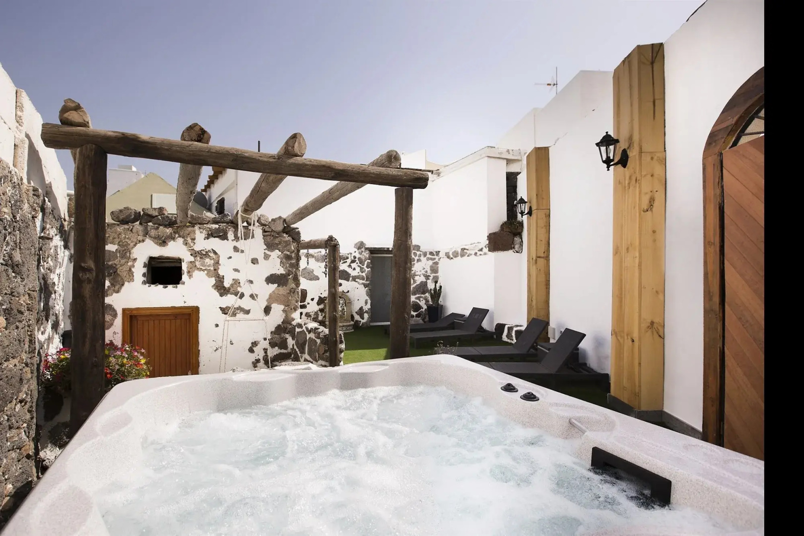 Aparta-Suite El Charco