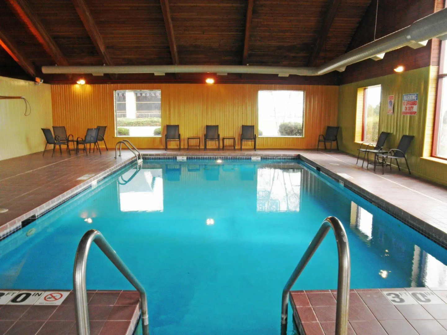 Super 8 by Wyndham Sturtevant/Racine