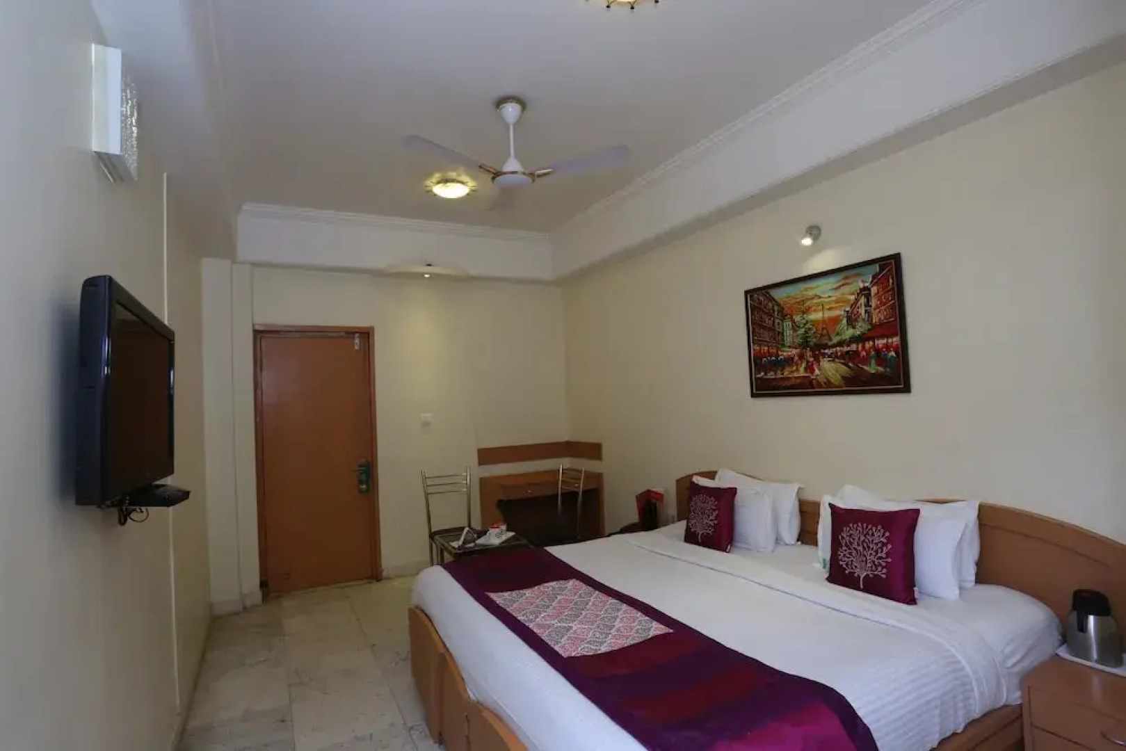 OYO 1437 near Russel Chowk