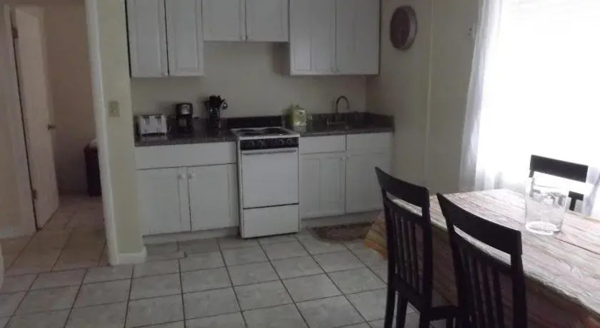 Eamon James Apartments & Suites