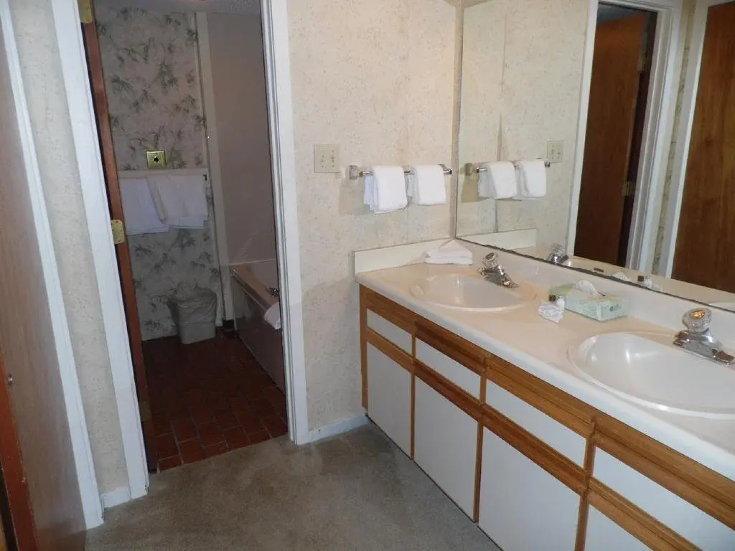 Regalia Hotel & Conference Center